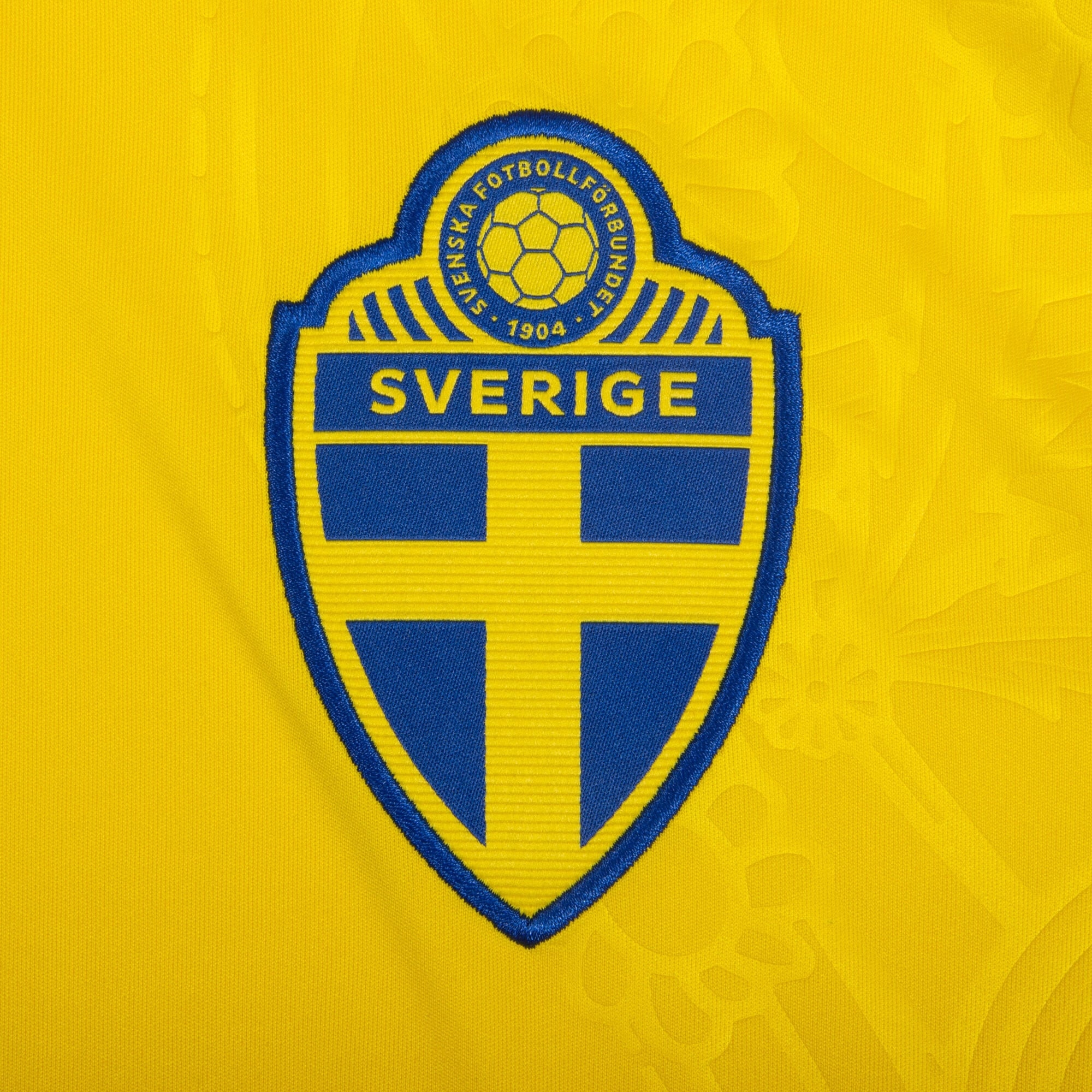 Sweden Home Györkeres 17 Fan Jersey Shirt 2026-2027 World Cup